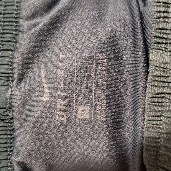 Nike running shorts green size medium - Picture 2 of 3